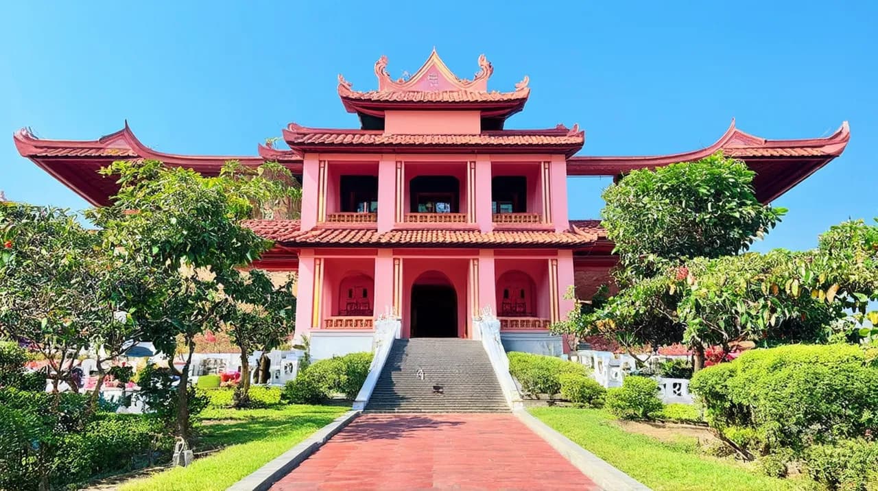 Hue Travel Itinerary: Explore the Imperial City